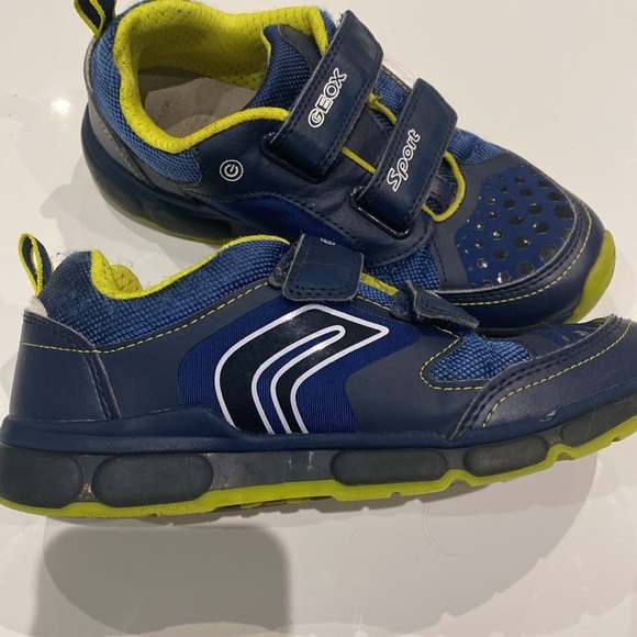 Geox kids running shoes. Size US3 EU34 - Picture 4 of 7